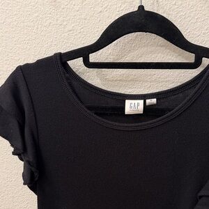 Maternity GAP Black Short flutter Sleeve Ribbed Scoop Neck Top size Medium